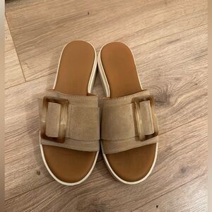 Buckle sandals